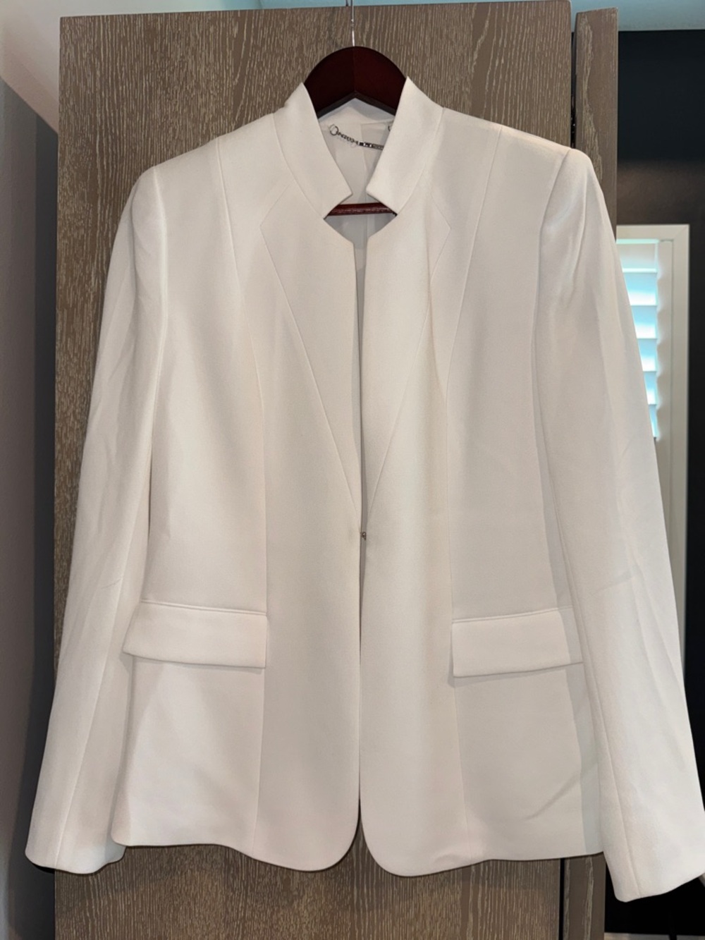 Elie Tahari White Structured Open-Front Blazer